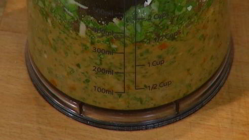 паста с курицей, оливками и соусом песто