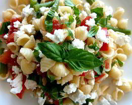 Паста с помидорами и зеленой фасолью