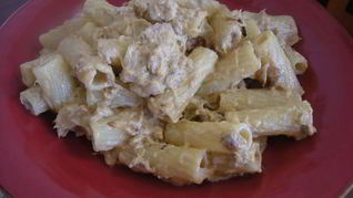 Паста с тунцом и сырным соусом Горгонзола