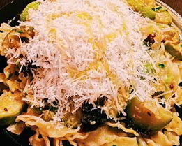 Паста с вялеными помидорами и цукини