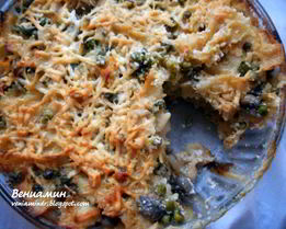 Паста, запеченная с шампиньонами, зеленым горошком и сливочно-творожным соусом