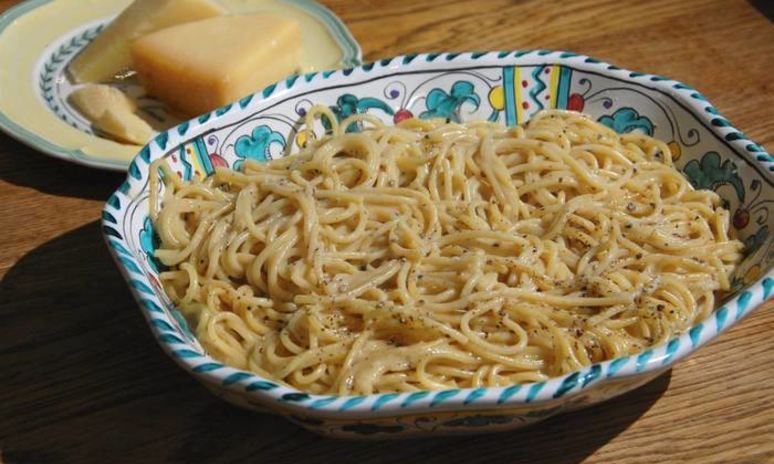 Рецепт спагетти с черным перцем и сыром