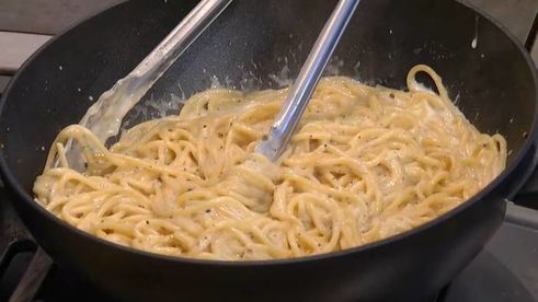 спагетти с черным перцем и сыром