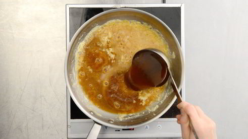 спагетти с креветками и фисташками