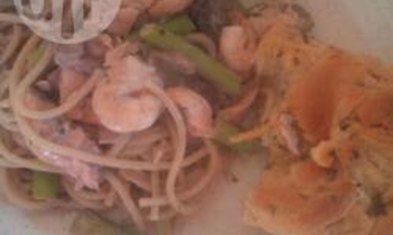 Рецепт спагетти с лососем и креветками