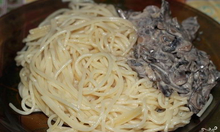 Рецепт спагетти со сливками и грибами