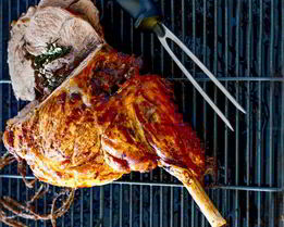 Баранья ножка с пряной зеленью