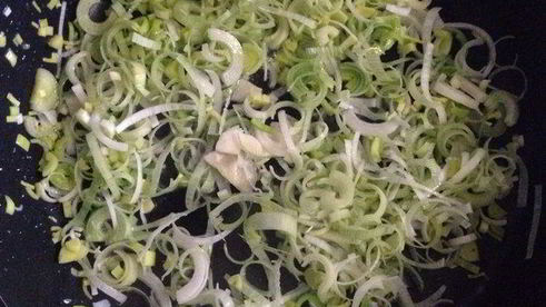 фаршированный гусь, запеченный в духовке с яблоками