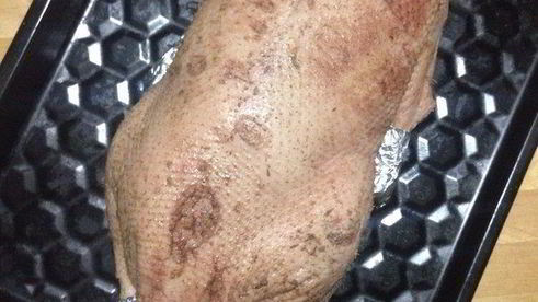 фаршированный гусь, запеченный в духовке с яблоками