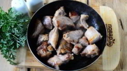 говядина в хлебной тарелке