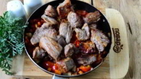 говядина в хлебной тарелке