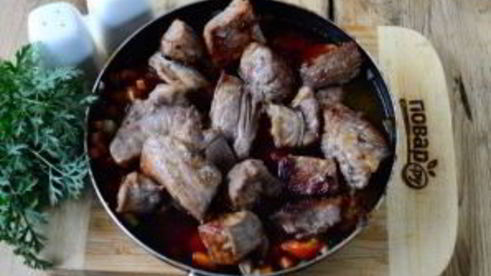 говядина в хлебной тарелке