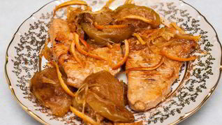 Индейка в вине с мочеными яблоками