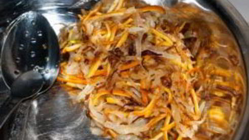 индейка в вине с мочеными яблоками