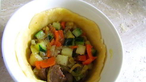 киш с овощами и куриными сердечками