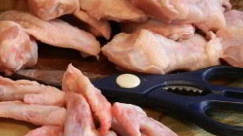 куриные крылышки в сметанно-чесночном соусе