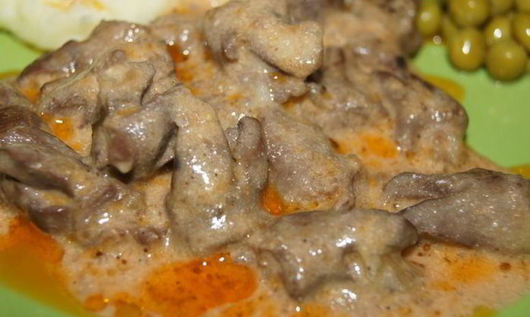 Рецепт куриных сердечек в томатно-сметанном соусе