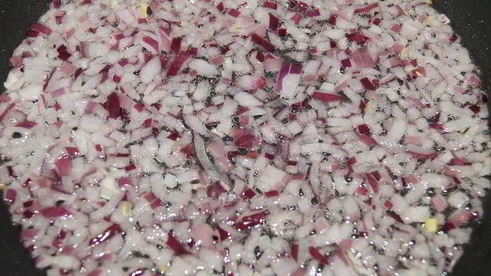 куриные сердечки в томатно-сметанном соусе