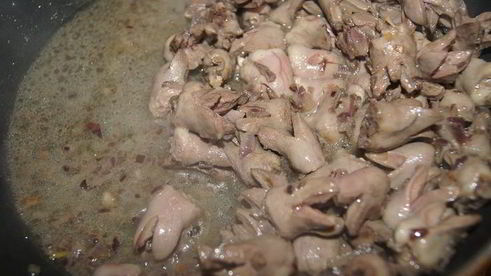 куриные сердечки в томатно-сметанном соусе