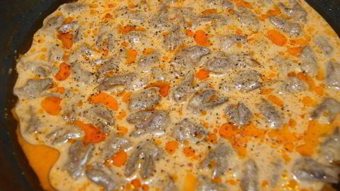 куриные сердечки в томатно-сметанном соусе