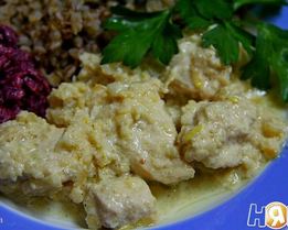 Курица с айвой в сметане