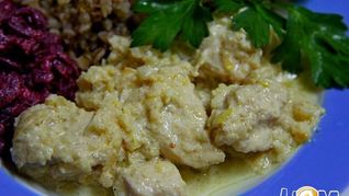 Курица с айвой в сметане