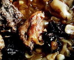 Курица с черносливом и изюмом