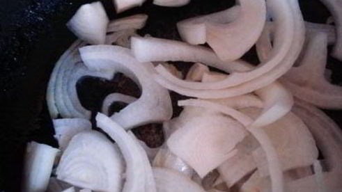 курица с черносливом и изюмом