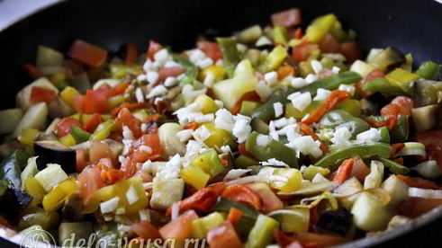 курица с овощами в горшочках