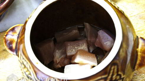 курица с овощами в горшочках