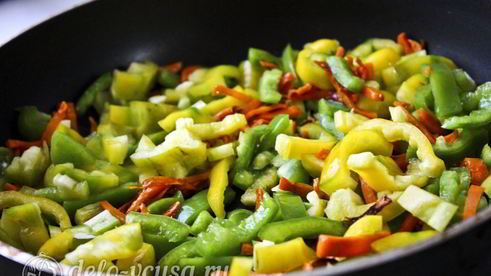 курица с овощами в горшочках