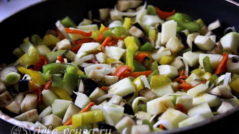 курица с овощами в горшочках