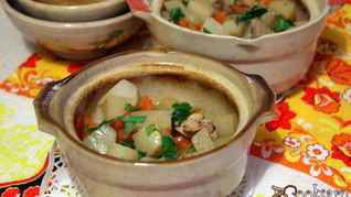 Курица с репой в горшочках