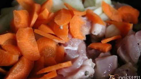 курица с репой в горшочках