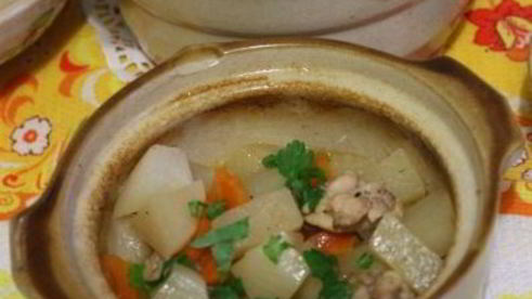 курица с репой в горшочках