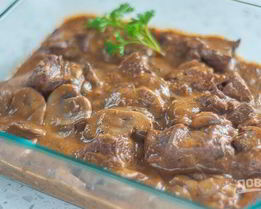 Мясо, тушенное с грибами