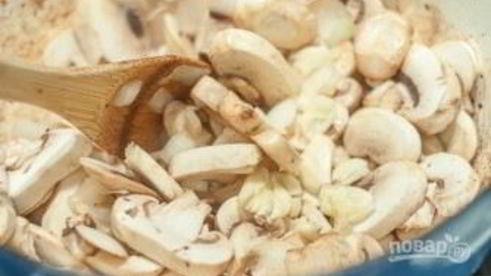 мясо, тушенное с грибами