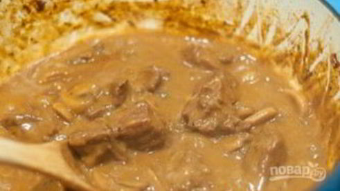 мясо, тушенное с грибами