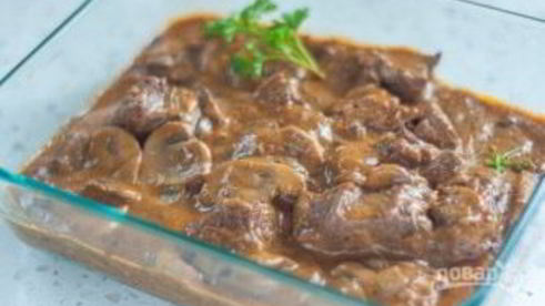 мясо, тушенное с грибами