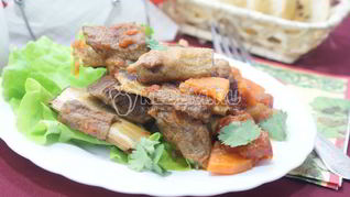 Ребрышки тушеные в мультиварке с мякотью помидора