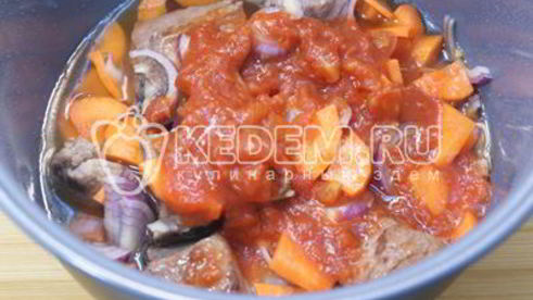 ребрышки тушеные в мультиварке с мякотью помидора