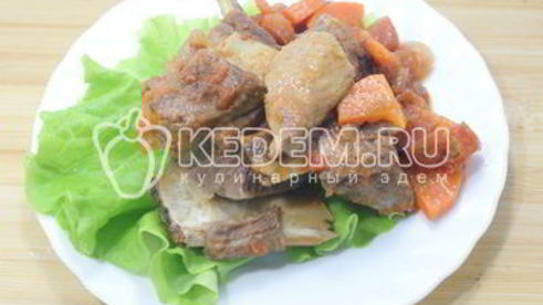 ребрышки тушеные в мультиварке с мякотью помидора