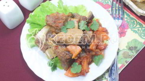 ребрышки тушеные в мультиварке с мякотью помидора