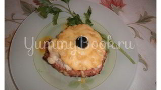 Свинина с ананасами и сыром