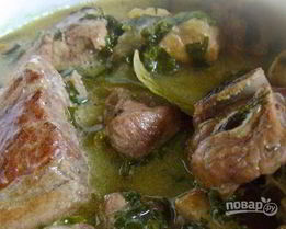 Свинина, тушенная со щавелем