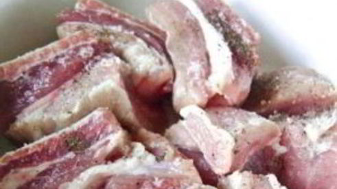 свинина, тушенная со щавелем