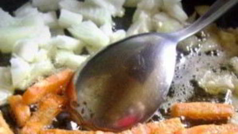 свинина, тушенная со щавелем