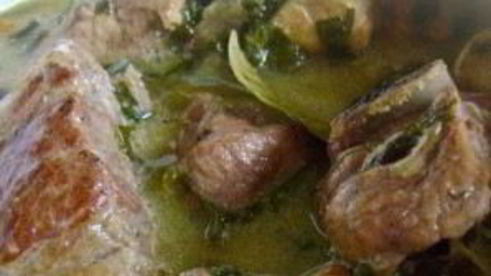 свинина, тушенная со щавелем