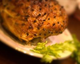 Свиной окорок со сладкой корочкой с гвоздикой