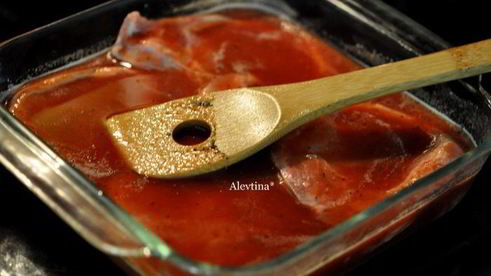 свиные отбивные в томатном соусе